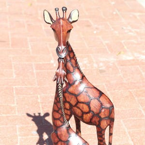Olijfhouten kunstbeeldje met gebrand en gekerft moeder en kalf. Zimbabwaanse handgesneden sculptuur. Thuis/kantoor Unieke Afrikaanse geschenken. Klaar voor verzending