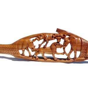 Panneaux en bois d'olivier africain Big Five en forme de poisson. Sculpté à la main sur table/décor suspendu au mur. Art des animaux de safari Cadeaux sculptés à la main