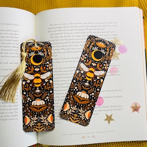 Segnalibro Queen Bee / Accessori per libri, Segnalibro illustrato, Lettura, Regalo per amanti dei libri, Segnalibro di carta, Segnalibro di luna