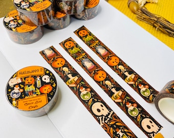 Könnte beinhalten: Drei Rollen Halloween-Washi-Tape mit schwarzem Hintergrund und orangefarbenen, weißen und braunen Designs. Das Band zeigt Kürbisse, Schädel, Geister und andere Halloween-Bilder. Der Text auf dem Band lautet "Halloween 2" und "Space Bird Crafts".