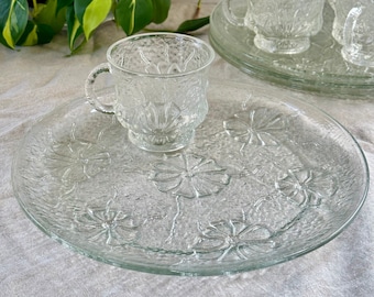 Vintage Rain Flower Snack Set 4 Plates and Cups Anchor Hocking Glass Original Box