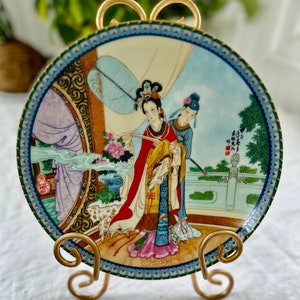 Chinese Imperial Jingdezhen Porcelain Plate “Beauties of the Red Mansion” Yuan Chun 1986, 2nd Plate