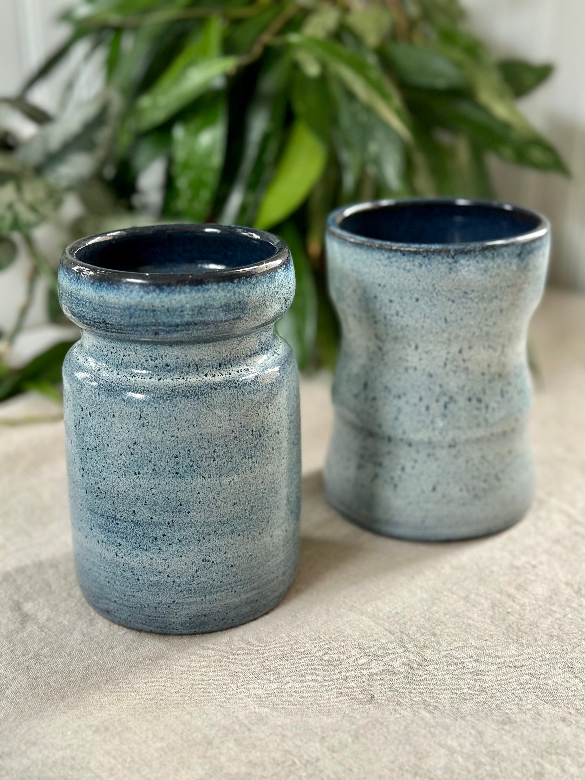 手作りスタジオ陶器花瓶 2 個、セラミック、ペア、サイン入り