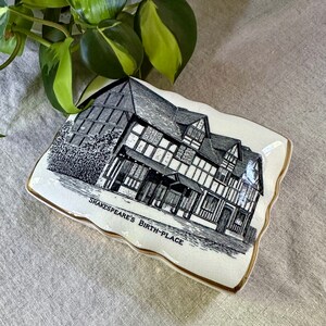 1964 Royal Bradwell Shakespeare's House Quadricentennial Trinket Box Vintage