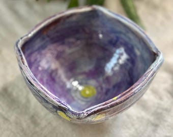 Einzigartige Studio-Keramikschüssel, Keramik, handgemacht, lila, gelb, Vintage, signiert