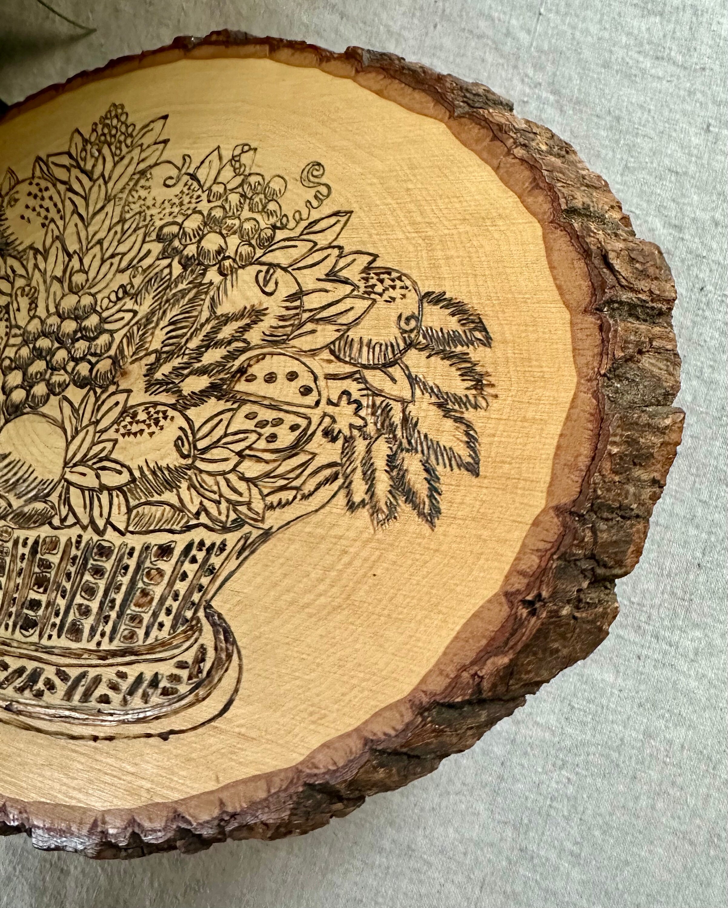 焼き絵フルーツバスケット木製壁飾り：ヴィンテージフォークアート 
