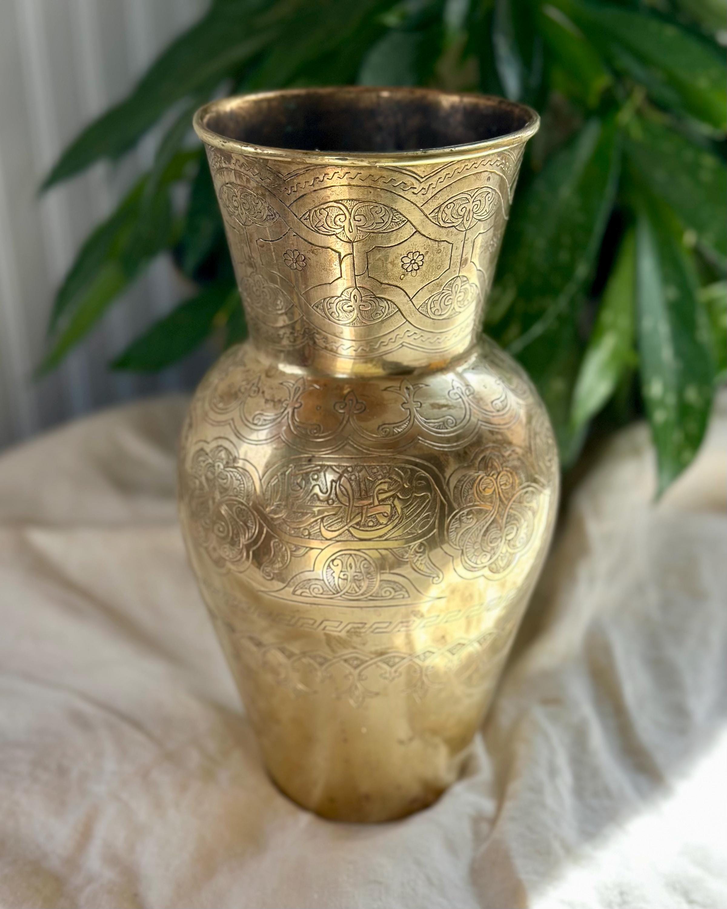 古美術品　金属製花瓶　真鍮、、、？？ 真鍮製のヴィンテージ花瓶 - Etsy 日本