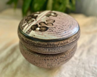 Jerry Kessler Loess Hills Studio Pottery Bulbous Pot with Lid, Floral Glaze Ceramics