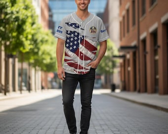 Camiseta de béisbol personalizada para hombre de la Marina / Camiseta con bandera estadounidense AOP / Regalos para amantes de los deportes / Equipo de la Marina / Ropa casual de verano / Equipo [...]