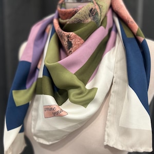 Foulard Armine Authentique En Soie 100% - Occasion Bon état, Multicolore Géométrique.