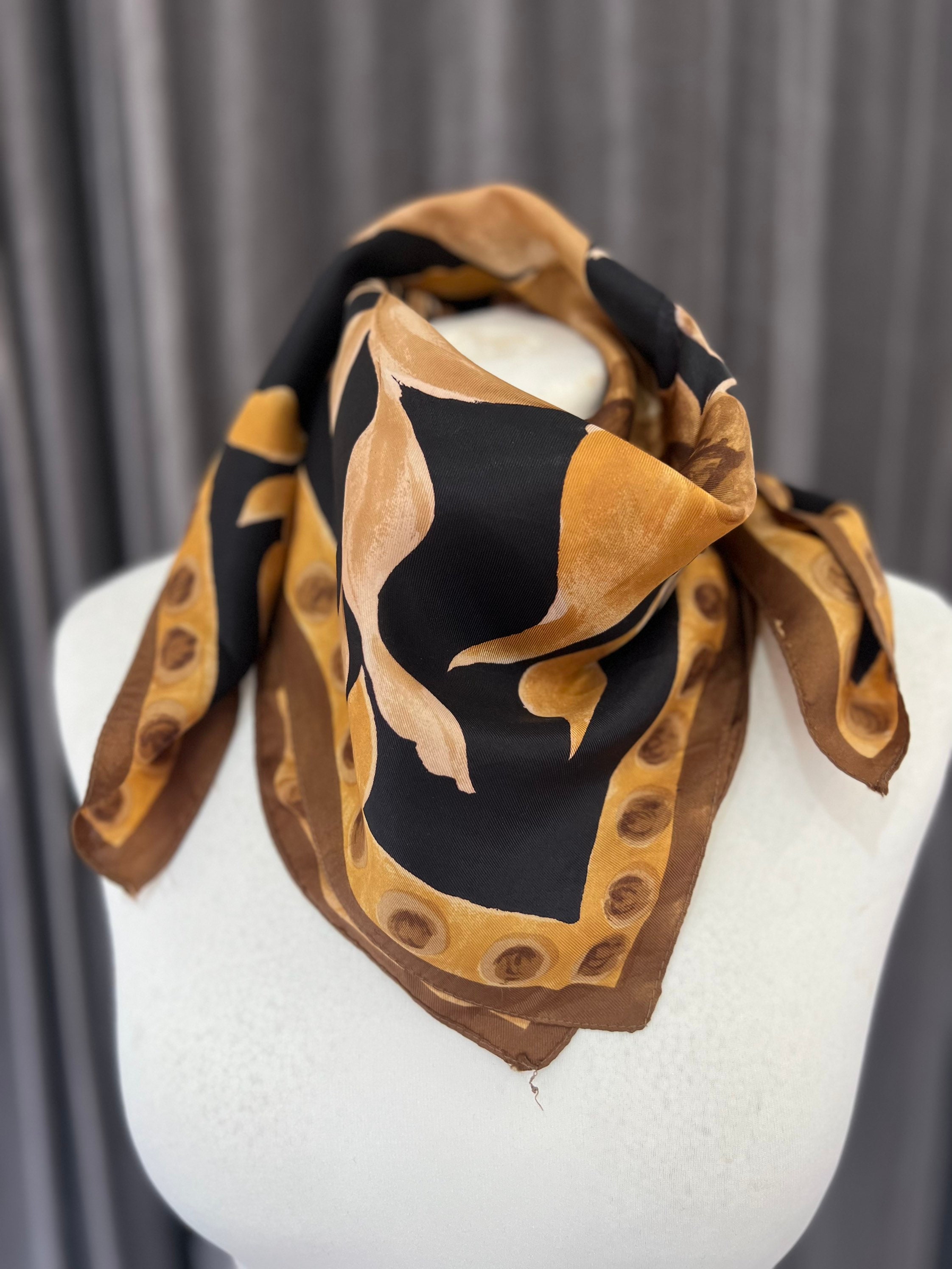 Buy the Gucci B&W Horsebit Print 90cm Foulard Silk Scarf