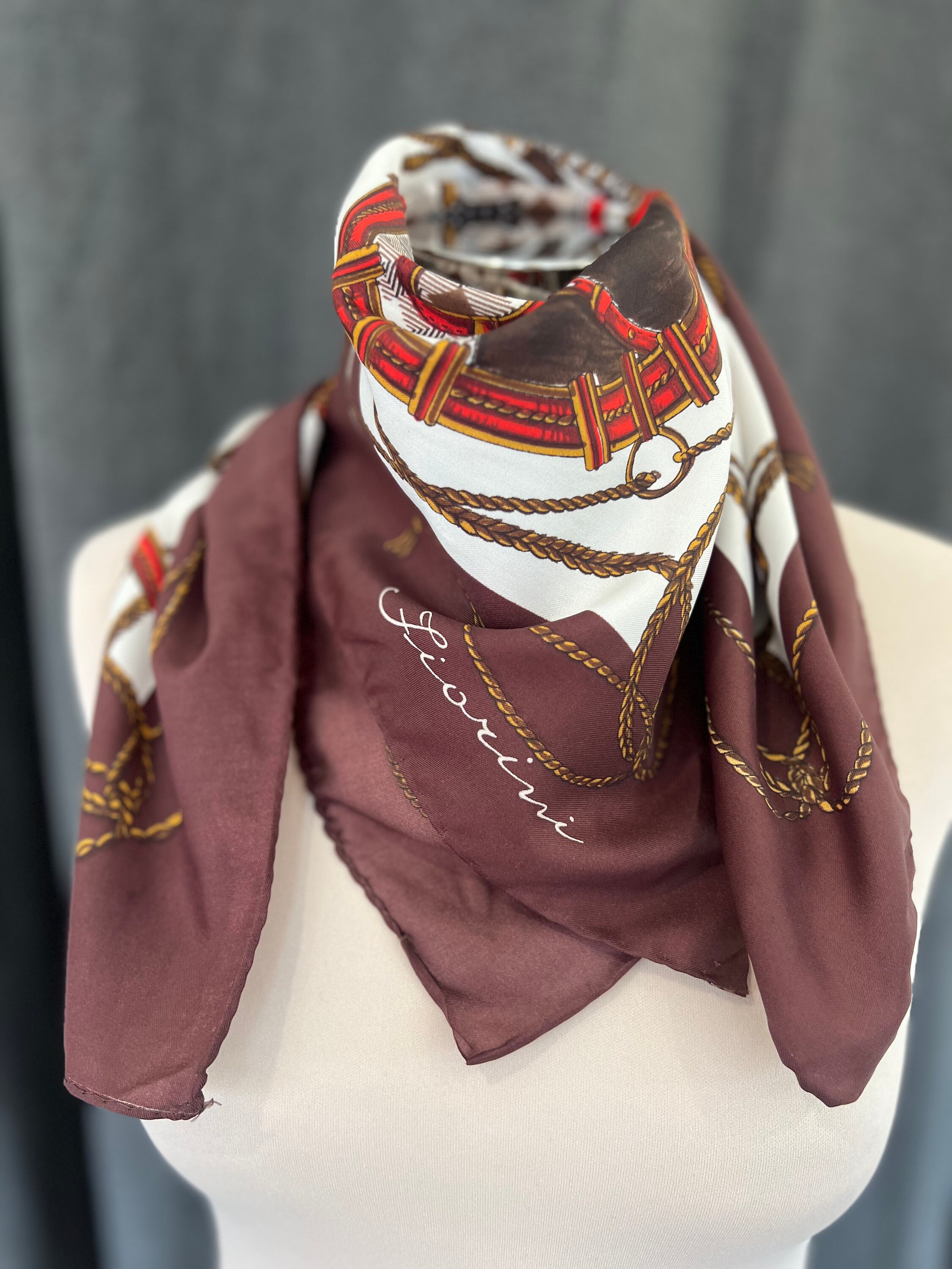 Foulard En Soie FIORIO Vintage - Dimensions 86x87 Cm - Motif Multicolore