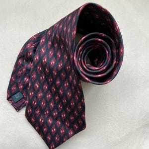 Cravatta vintage in seta Debenhams blu navy e rosa con motivo a rombi