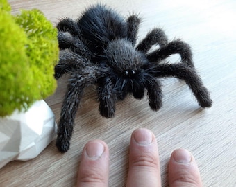 Spider Real Size Reptile Tank Decor Tarantula Realistic Sculpt Wildlife Figurine Posable Art Doll Artificial Insect False Bug Prop