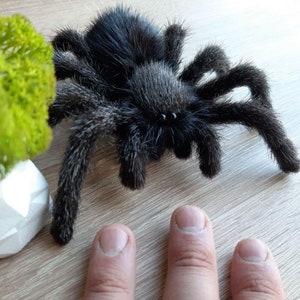 Spider Real Size Reptile Tank Decor Tarantula Realistic Sculpt Wildlife Figurine Posable Art Doll Artificial Insect False Bug Prop