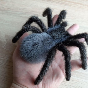 Realistic Spider Animal Totem Tarantula Sculpt Wildlife Figurine Statue Car Dashboard Decor Lifelike Desk Buddy
