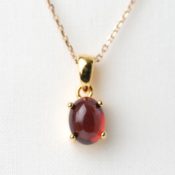 Collier grenat naturelle doré, pendentif avec pierre cabochon ovale  rouge et chaine, bijou pour femme.