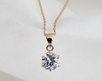 Gold pendant and Solitaire | Diamond Necklace | woman pendant | diamond jewel | woman jewelry | gold jewel