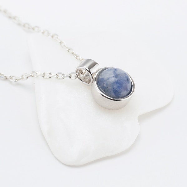 Sodaliet ketting met natuursteen in cabochon, hanger en ketting in 925 zilver, minimalistisch cadeau voor vrouwen.