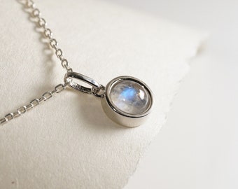 Natural rainbow or blue fire moonstone necklace in 925/1000 silver