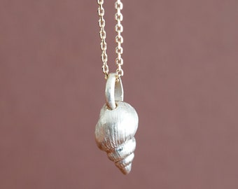 Shell pendant | gold shell necklace | woman jewelry | 18k gold plated | woman jewelry | gold shell jewel