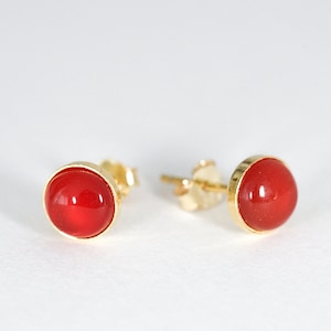 Natural carnelian earring, golden.
