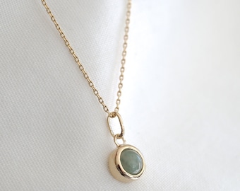 Collier aventurine plaqué or 18 carats, pendentif minimaliste avec pierre verte en cabochon, collier pour femme.