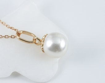 Chain necklace with a pearl pendant, necklace for women plated in 18 carat gold.