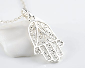 Hand of Fatima necklace in 925 silver, pendant and hand of Fatima in silver, talisman jewel or amulet.
