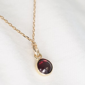 Natural garnet necklace with gold-plated pendant (3 microns) on silver.