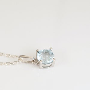 Necklace with natural blue topaz pendant, in silver