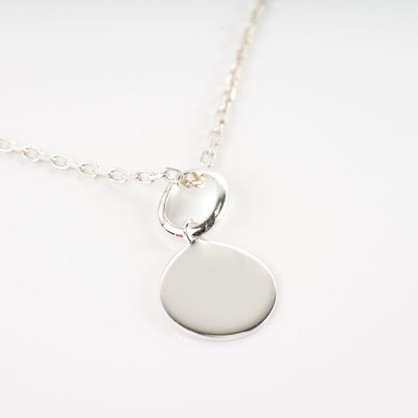 Round silver layering necklace, minimalist and stackable pendant for women's necklace.
