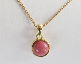 Natural pink Rhodonite necklace in cabochon, pendant and gold chain, minimalist jewelry with pink stone for a unique delicate gift.