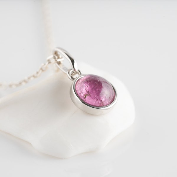 Collier pierre tourmaline naturelle en cabochon de couleur rose, bijou pour femme en argent.