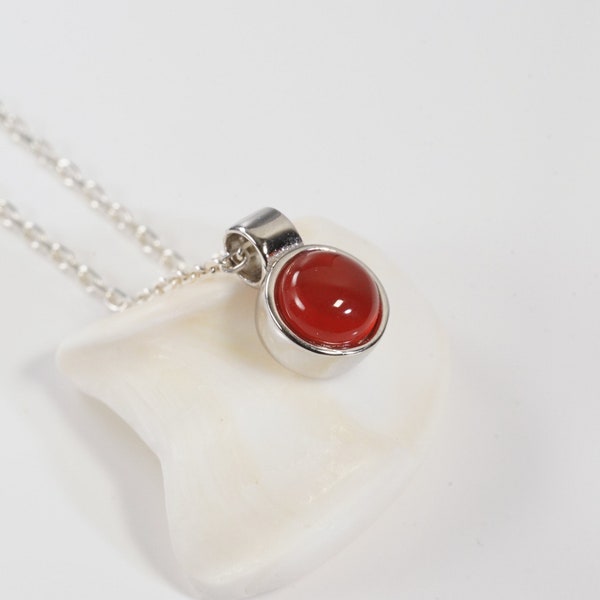 Collier cornaline naturelle avec pendentif en argent 925 pour femme, pierre rouge en cabochon.