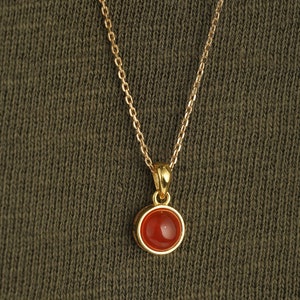 Necklace with natural carnelian pendant in cabochon, jewel with pendant and golden chain for women.