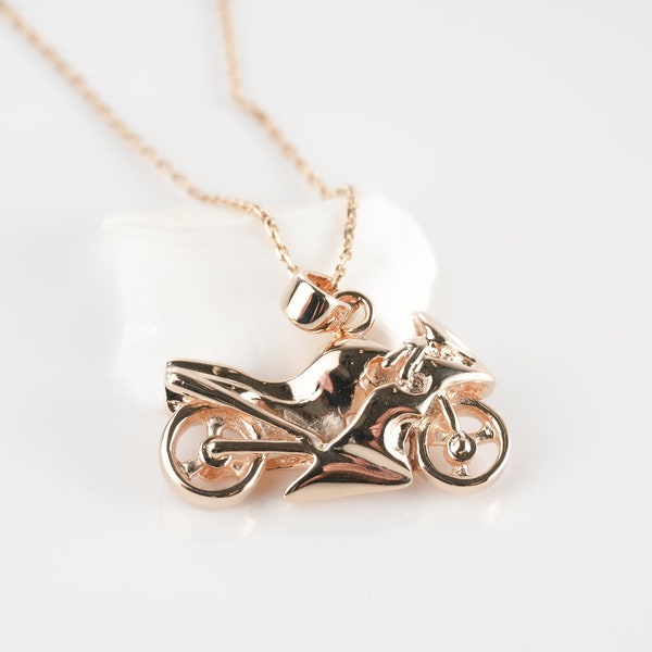 Pendentif moto  plaqué or avec chaine de 40 à 60cm, bijou pour homme.