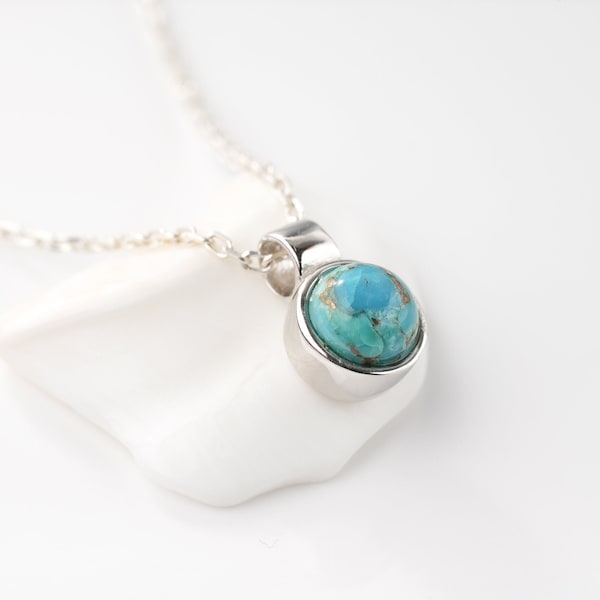 Collier turquoise Kingman, en cabochon, avec pendentif argent et une chaine de 45cm à 80cm, bijou minimaliste bleu pour femme.