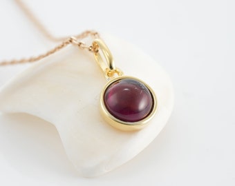 Natuurlijke granaat collier (cabochon) met hanger en gouden ketting, juweel met rode steen voor dames.