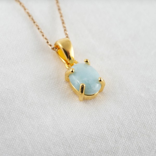 Collier larimar naturelle doré, pendentif avec pierre cabochon ovale  bleu et chaine, bijou pour femme.