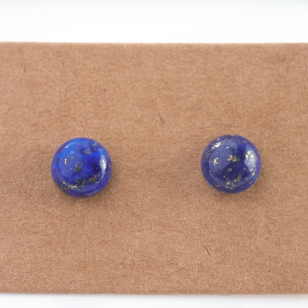 Boucle d'oreille lapis lazuli pierre naturelle en cabochon,  en argent. Bijou simple et minimaliste pour femme.