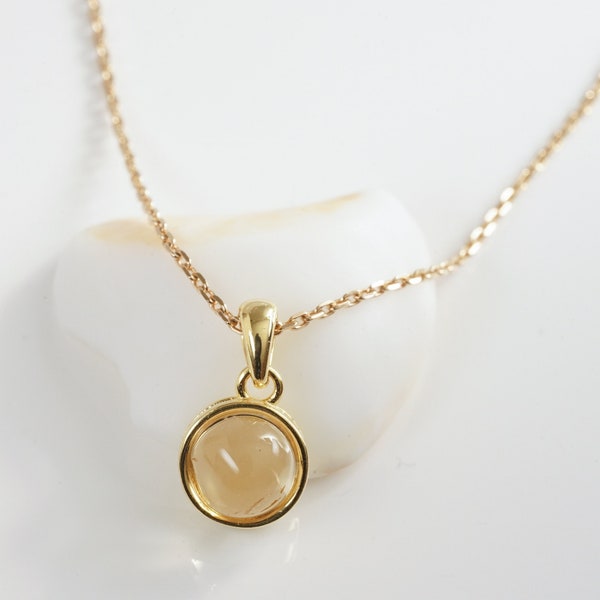 Collier citrine naturelle avec pendentif et chaine, pierre en forme de cabochon. bijou pour femme.