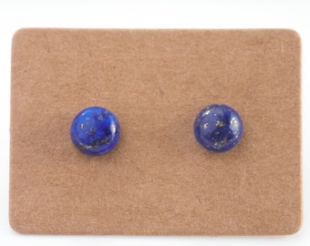 Boucle d'oreille lapis lazuli pierre naturelle en cabochon,  en argent. Bijou simple et minimaliste pour femme.