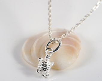 Cute little turtle pendant in silver (6-8mm)