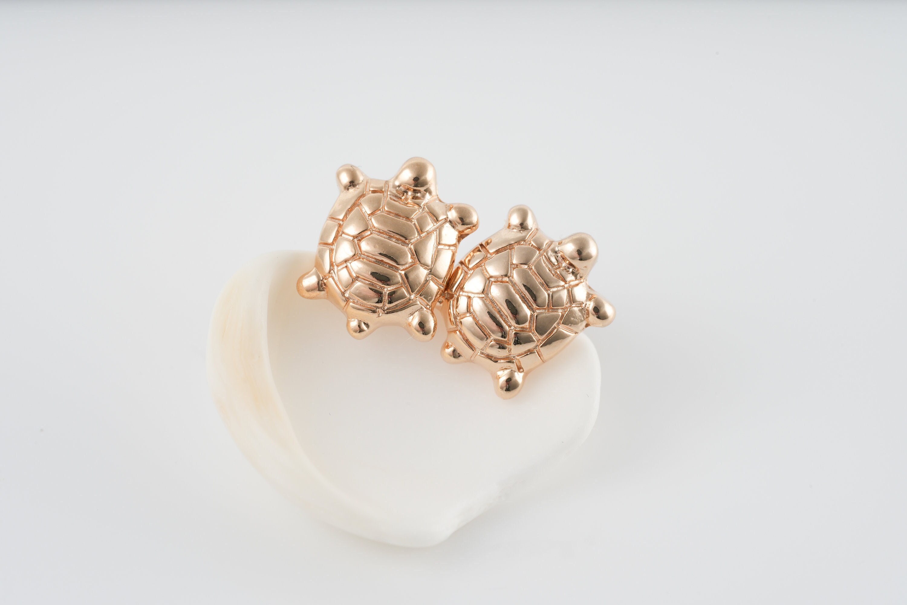 Boucles D'oreilles Tortue Dorée Fleurie - Alliage - Clous - Neuves Avec étiquettes