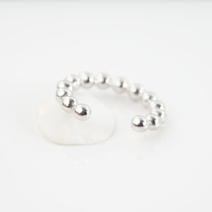 Brinco de prata sem orifício de cartilagem (parte superior da orelha), argola de orelha minimalista ou piercing falso para mulheres.
