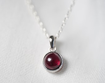 Granaat collier met zilveren hanger
