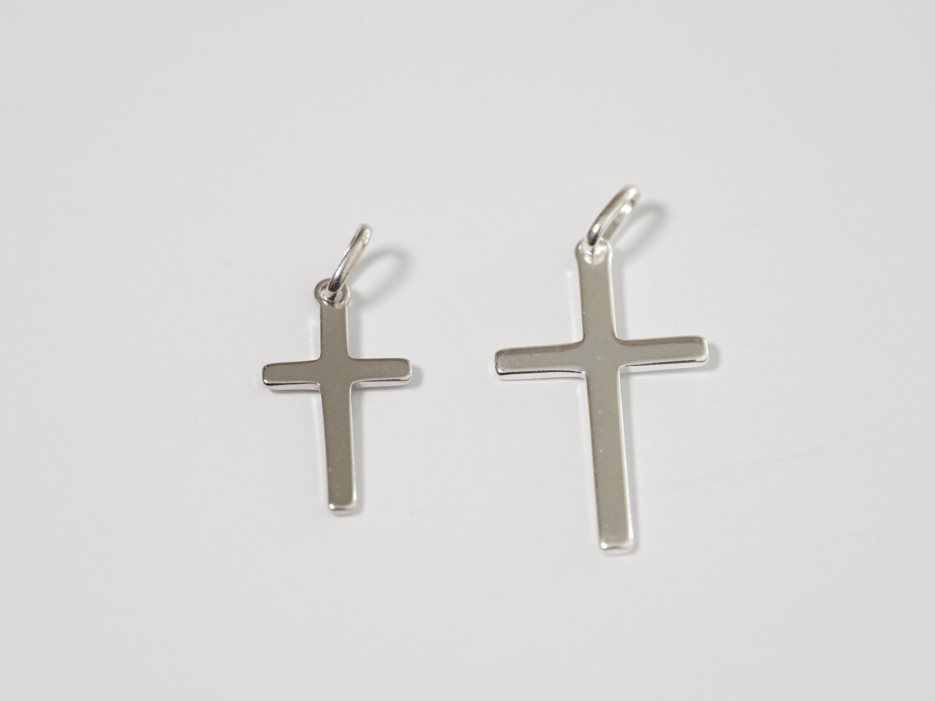 Ciondolo A Croce Minimalista In Argento 925 Con Piccola Croce Universale 95484849