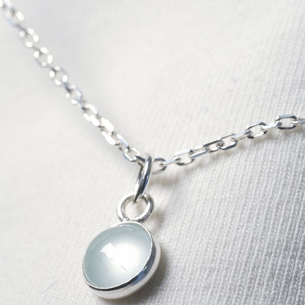 Collier aigue marine naturelle minimaliste avec chaine.