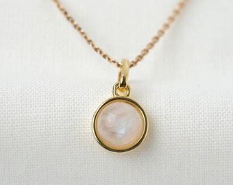 Collier pierre de lune arc en ciel en cabochon ou bleu feu naturelle, collier minimaliste pour femme.